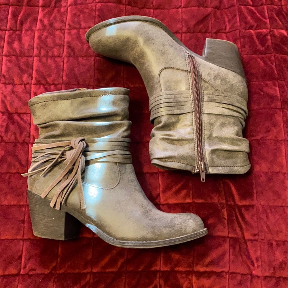 Heeled booties